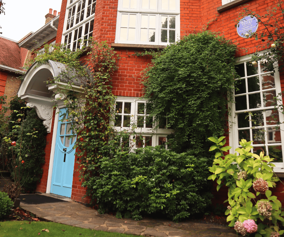 Front of Freud Museum in London